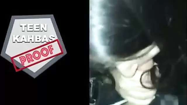 Tatlı Azeri kız, adama mütevazı bir oral çekiyor.