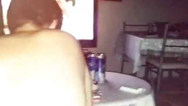 Azer, sulu vücutlu yabancının karısını ağızda patlatıyor.